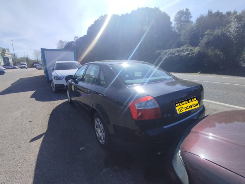 AUDI A4 2.0i